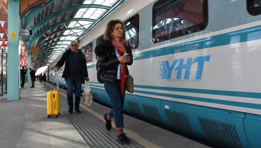 Ankara-Sivas hızlı tren seferlerine yoğun ilgi