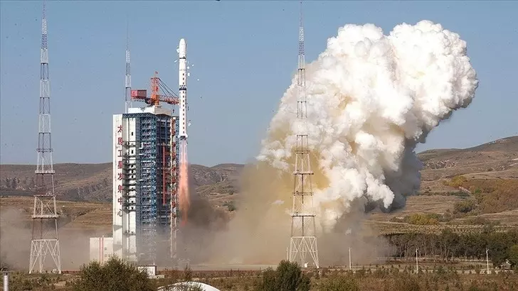 Çin uzaya gönderdi! “Fıngyün” uydu ağının parçasını oluşturacak