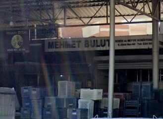 Mehmet Bulut Komisyon Evi  Mersin Toptancı Halinde Sebze - Meyve Komisyonculuğu Yapmaktadır.